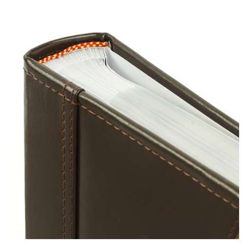  Фотоальбом brauberg на 200 фото 10х15 см, под гладкую кожу, бумажные страницы, застежка, темно-коричневый, 390479 | Фотоальбомы